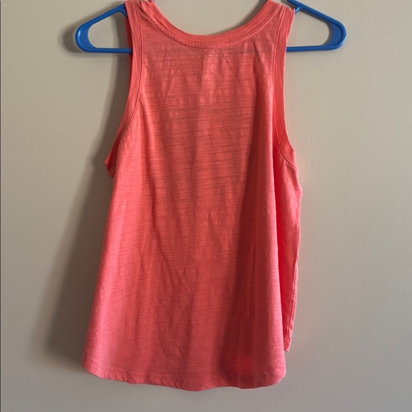 Police Olive Graphic Tee with Statue Design and pink tank top, set of two - Picture 7 of 9